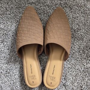 NWOT Time and Tru Women's Brown Woven Mules